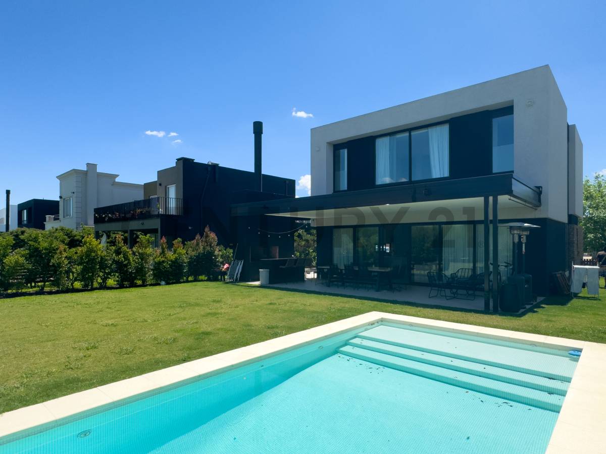 EXCELENTE CASA FAMILIAR